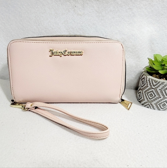 Juicy Couture Handbags - Juicy Couture Light Pink Card Holder Wristlet Zip Wallet